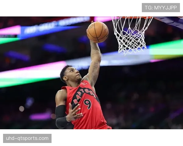 “报道:猛龙巴恩斯完成抢断后,推动“一传快攻”连线巴雷特扣篮,打出10-0高潮” “报道:猛龙巴恩斯完成抢断后,推动“一传快攻”连线巴雷特扣篮,打出10-0高潮”